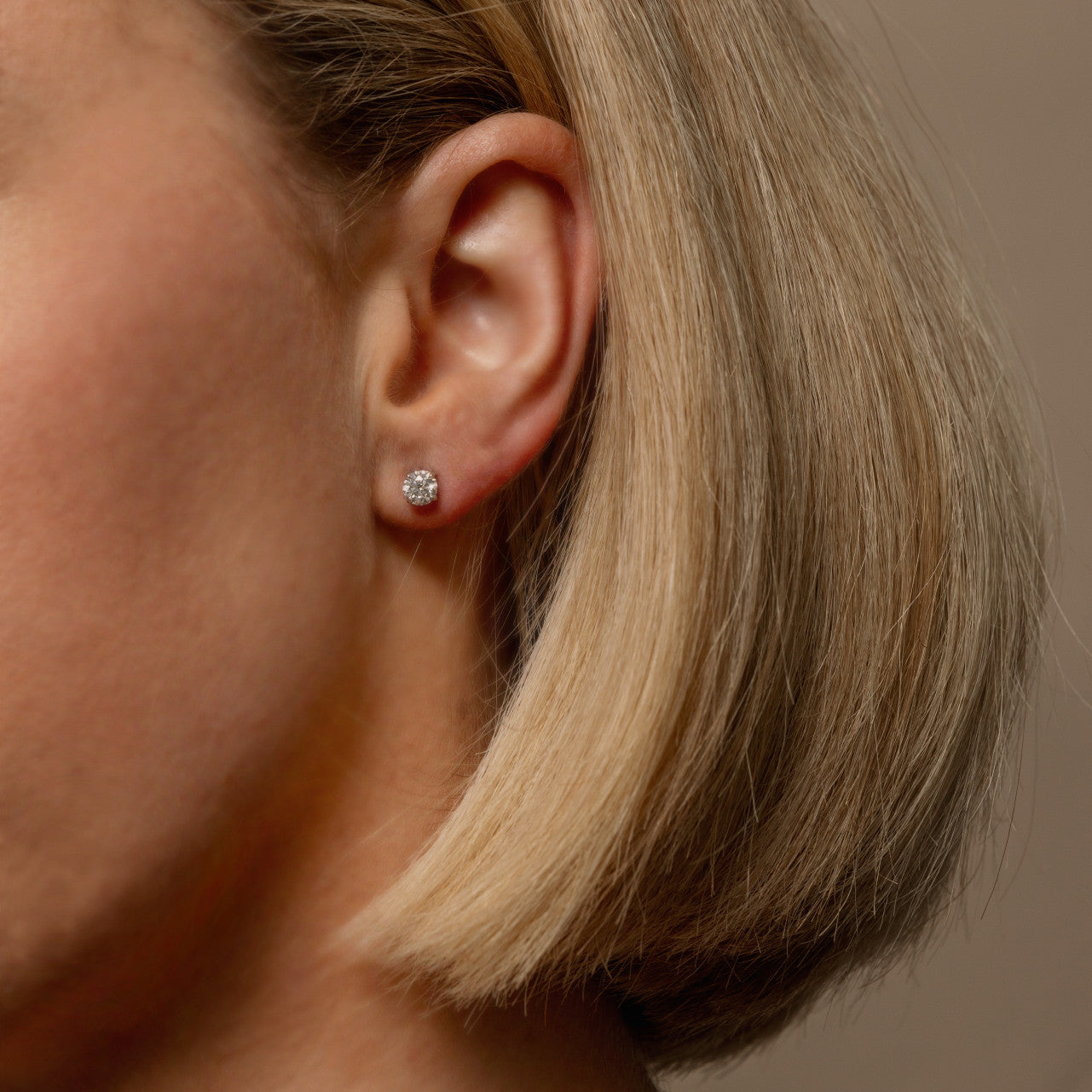 NATURAL DIAMOND STUDS TOTAL 0.70CT