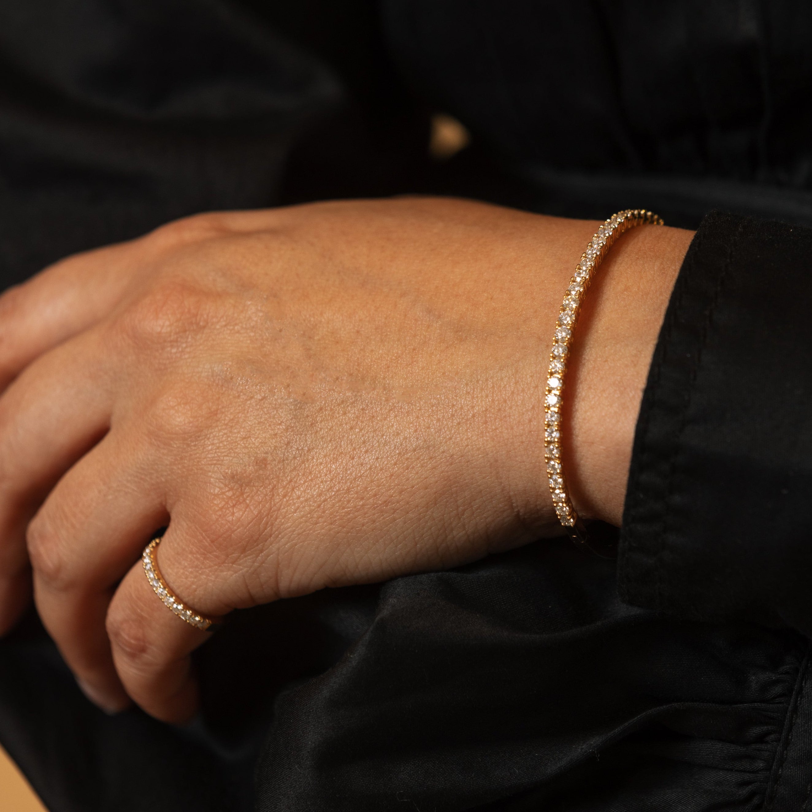 CLAW SET DIAMOND BANGLE 2.14CT