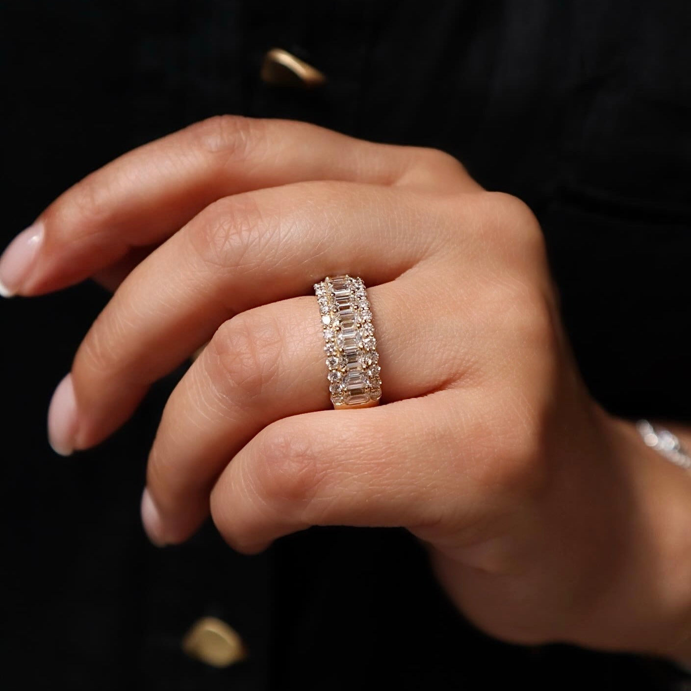 EMERALD & ROUND DIAMOND RING