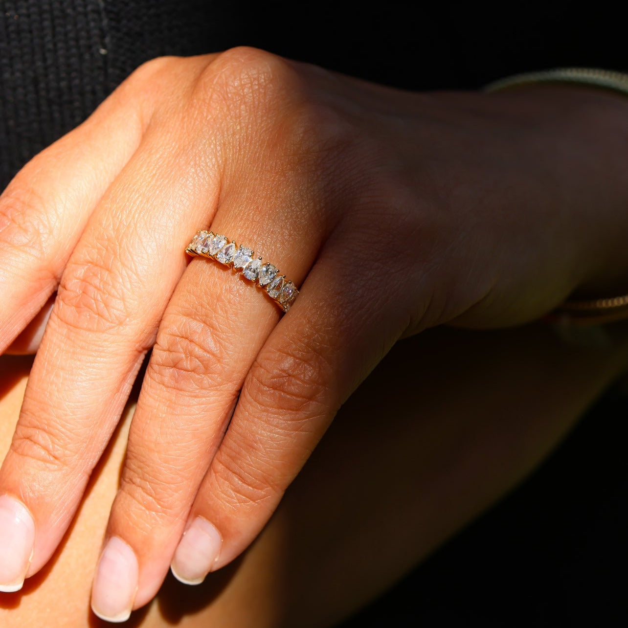 ALTERNATING PEARS RING