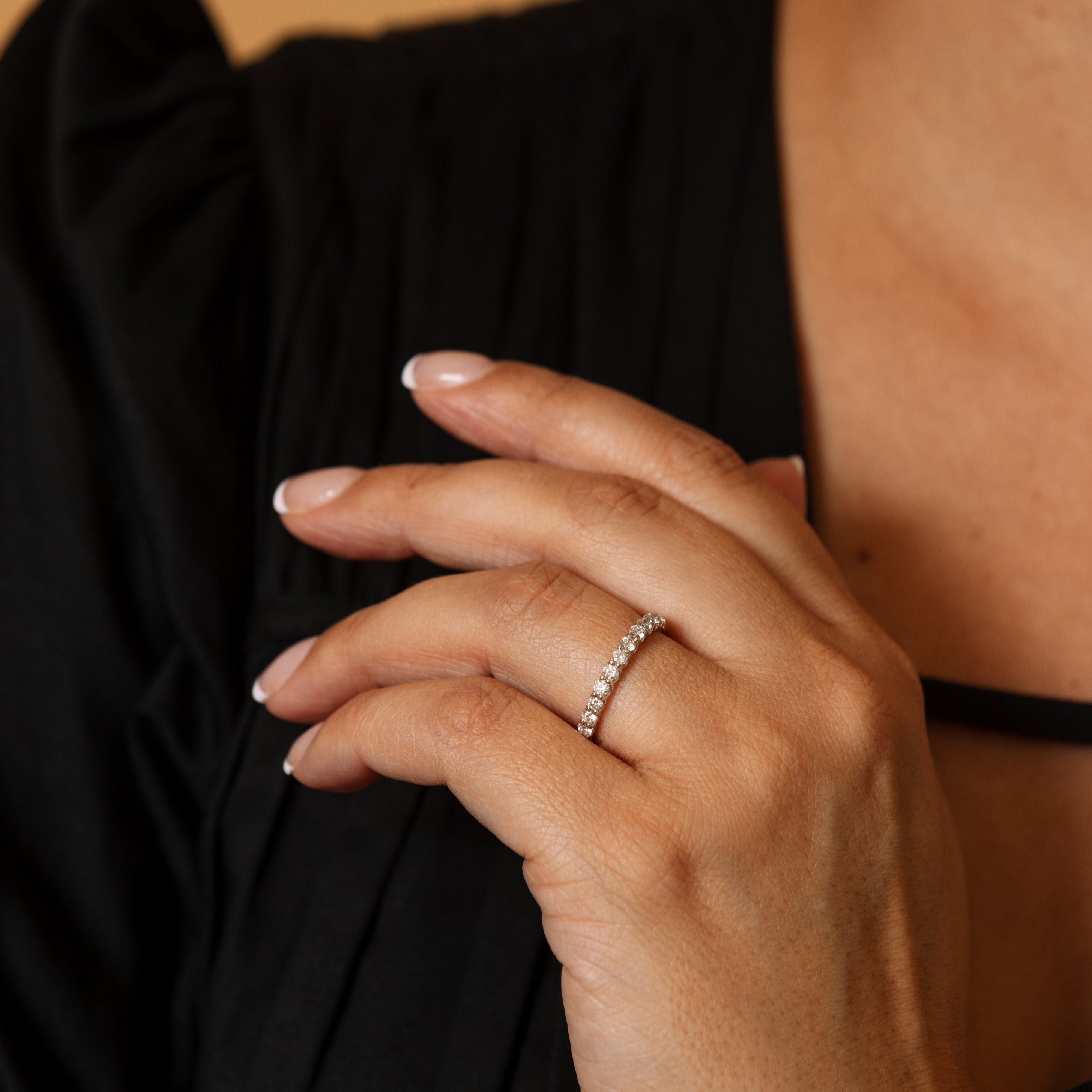 FINE SHARED CLAW DIAMOND RING 1.02ct