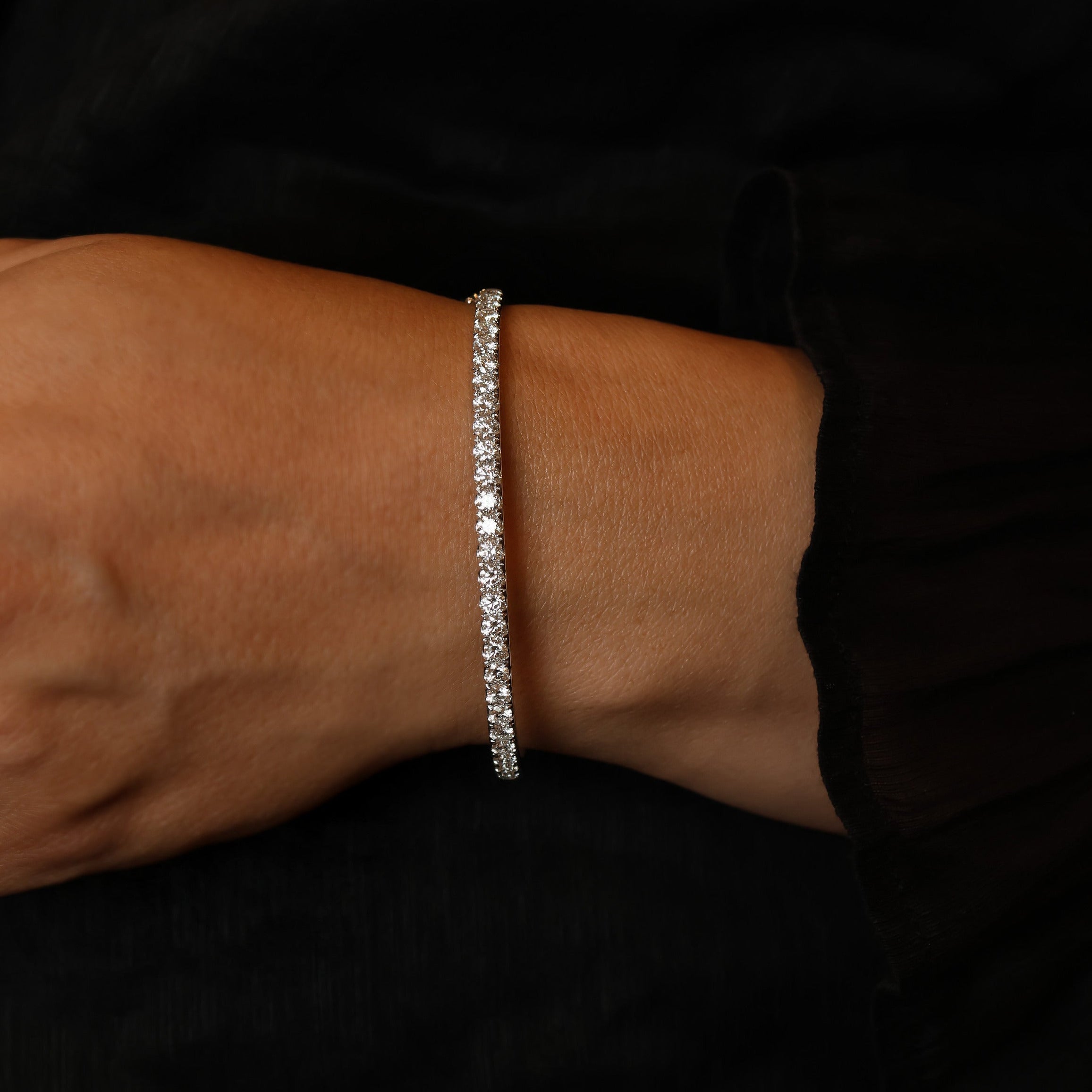 CUT CLAW DIAMOND BANGLE 2.32CT