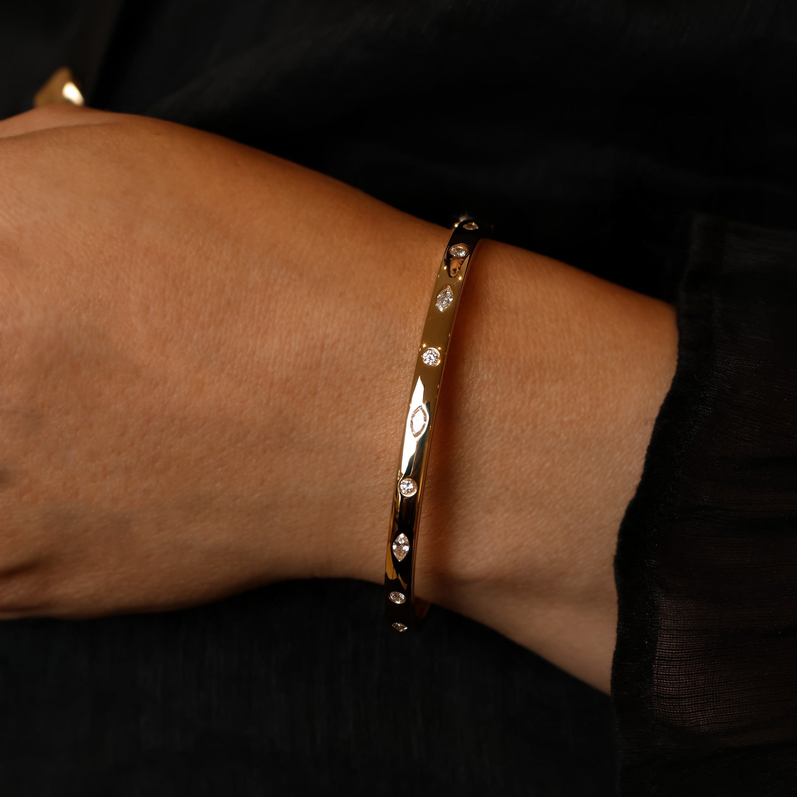 DROP SET MARQUISE & ROUND DIAMOND FLAT BANGLE