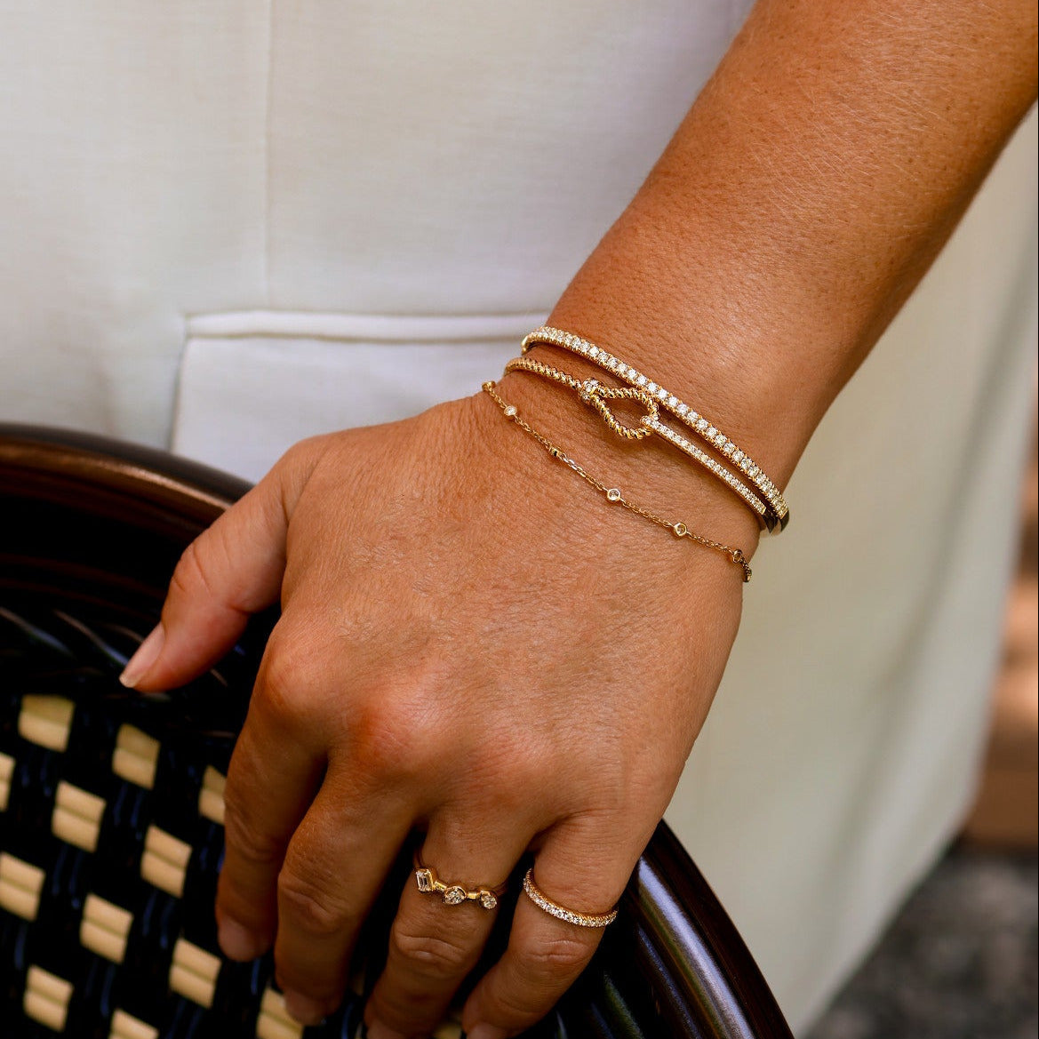 YELLOW GOLD CUT CLAW DIAMOND BANGLE 1.28CT