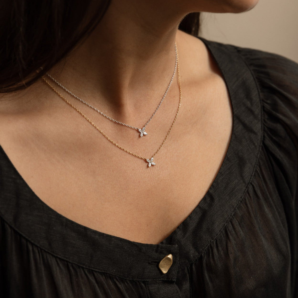 YELLOW GOLD MARQUISE FLOWER PENDANT 0.32ct