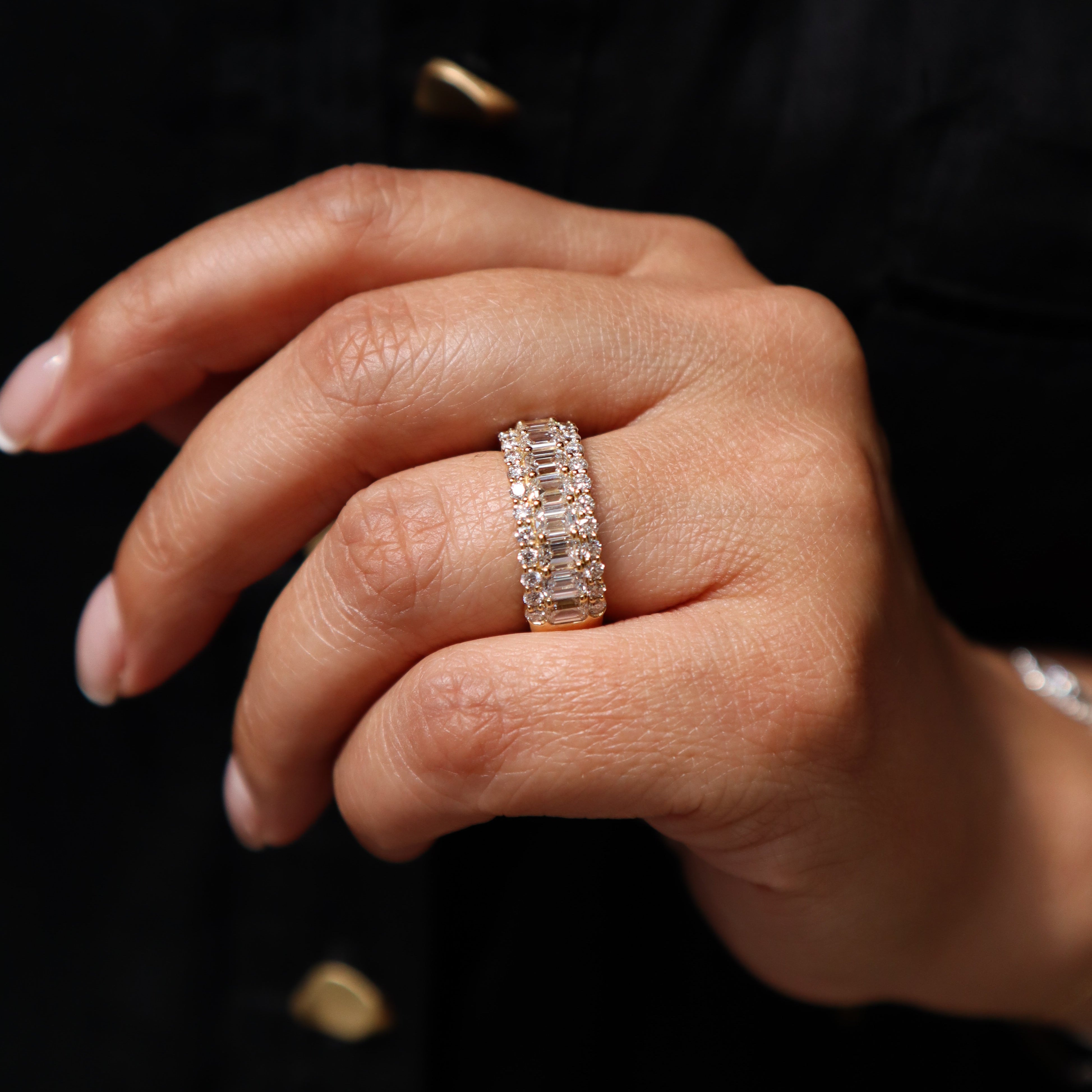 EMERALD & ROUND DIAMOND RING