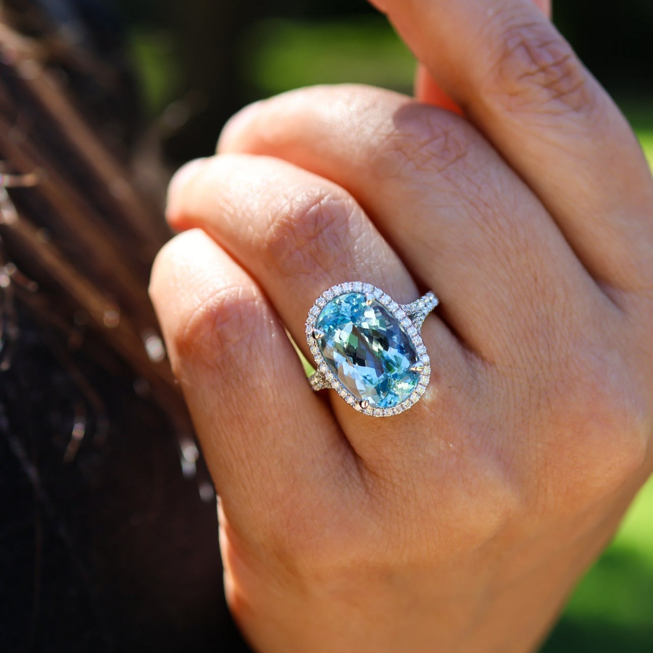 OVAL AQUAMARINE & DIAMOND RING