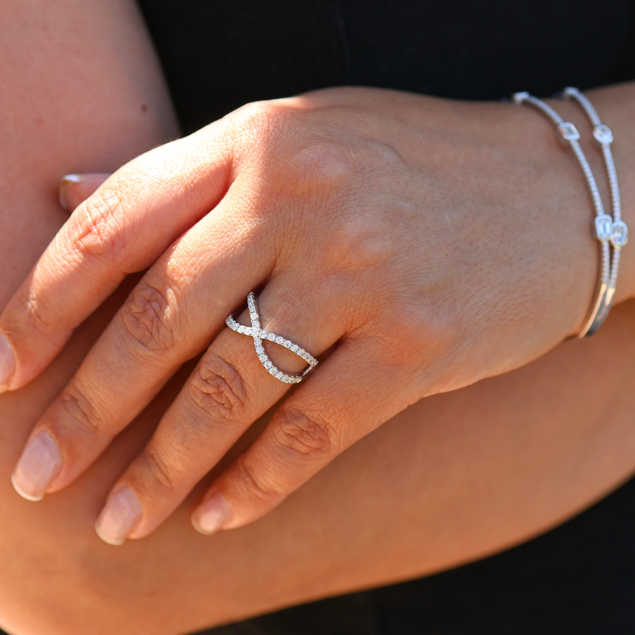 DIAMOND CROSS OVER RING