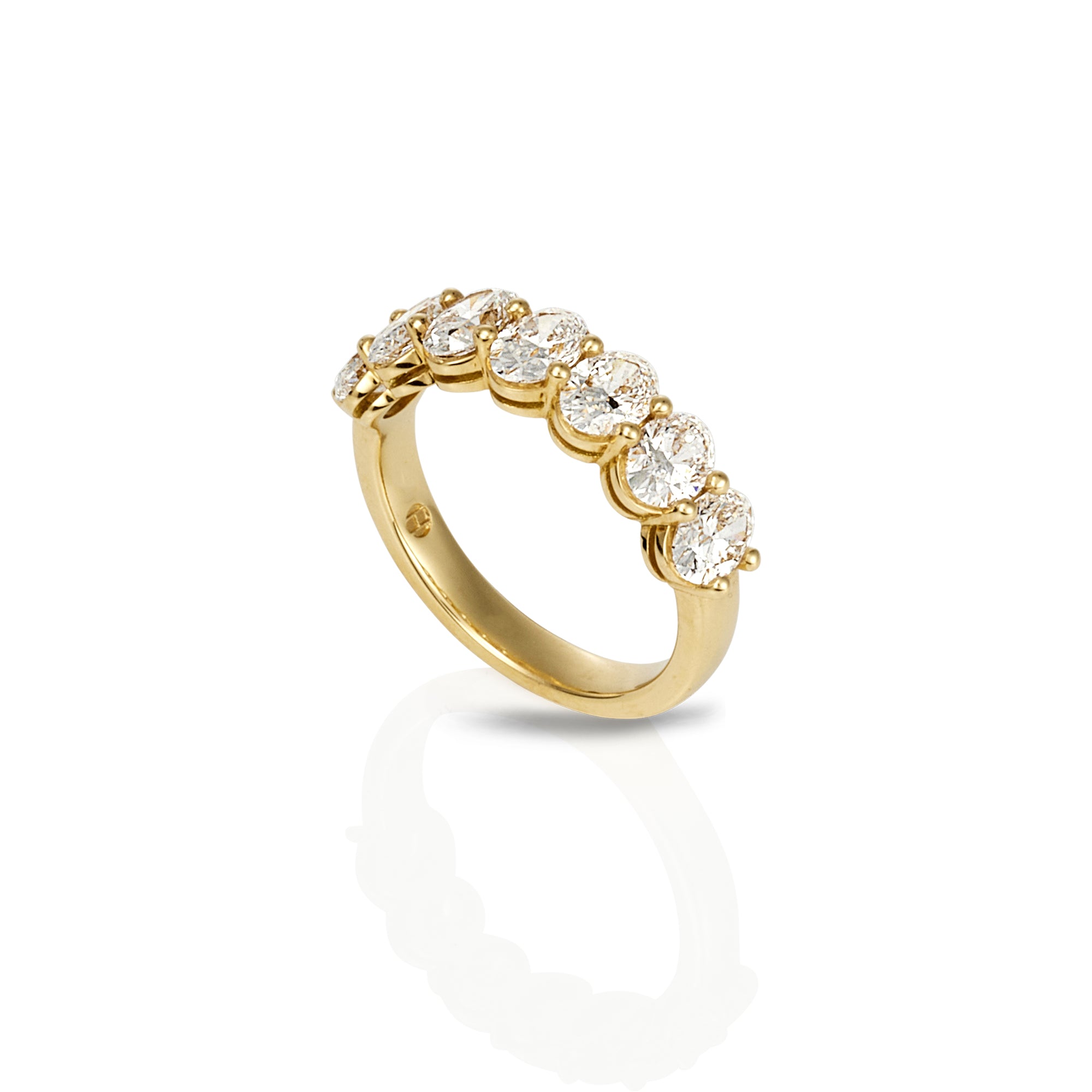 YELLOW GOLD OVAL CUT DIAMOND BAND