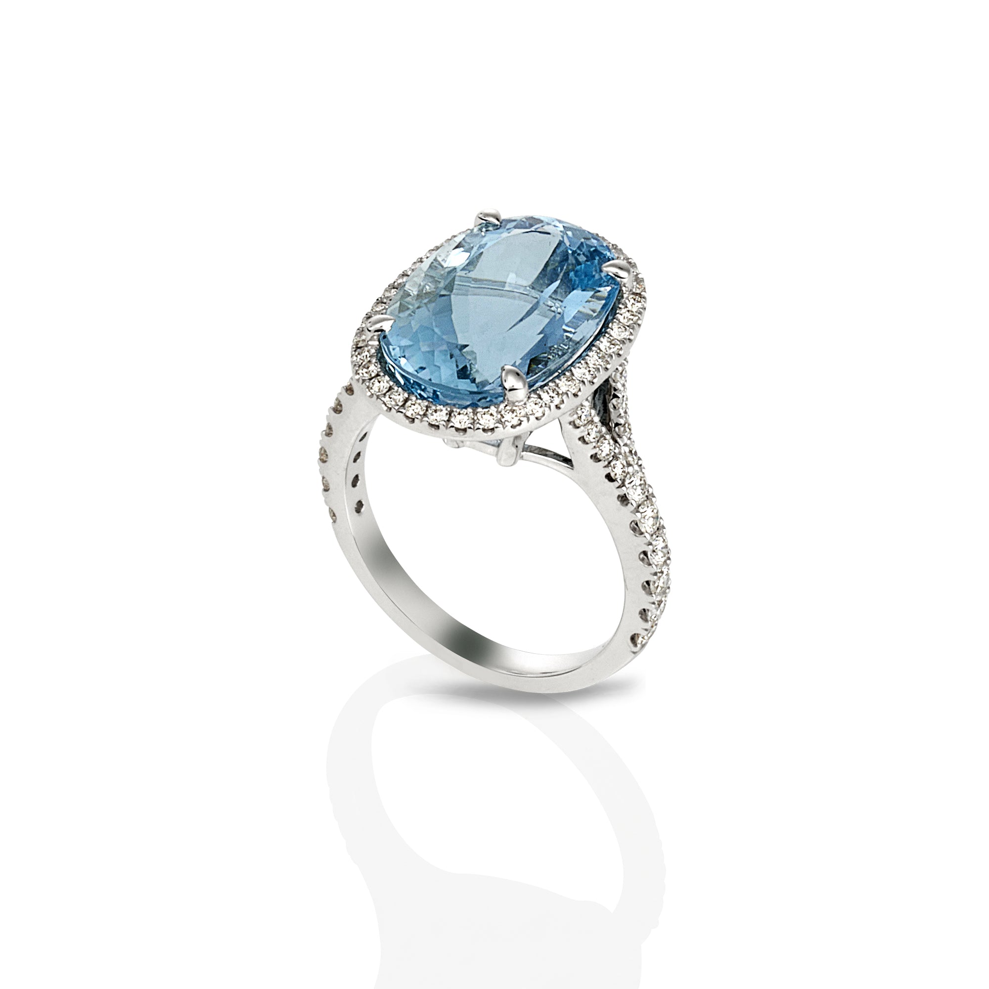 OVAL AQUAMARINE & DIAMOND RING