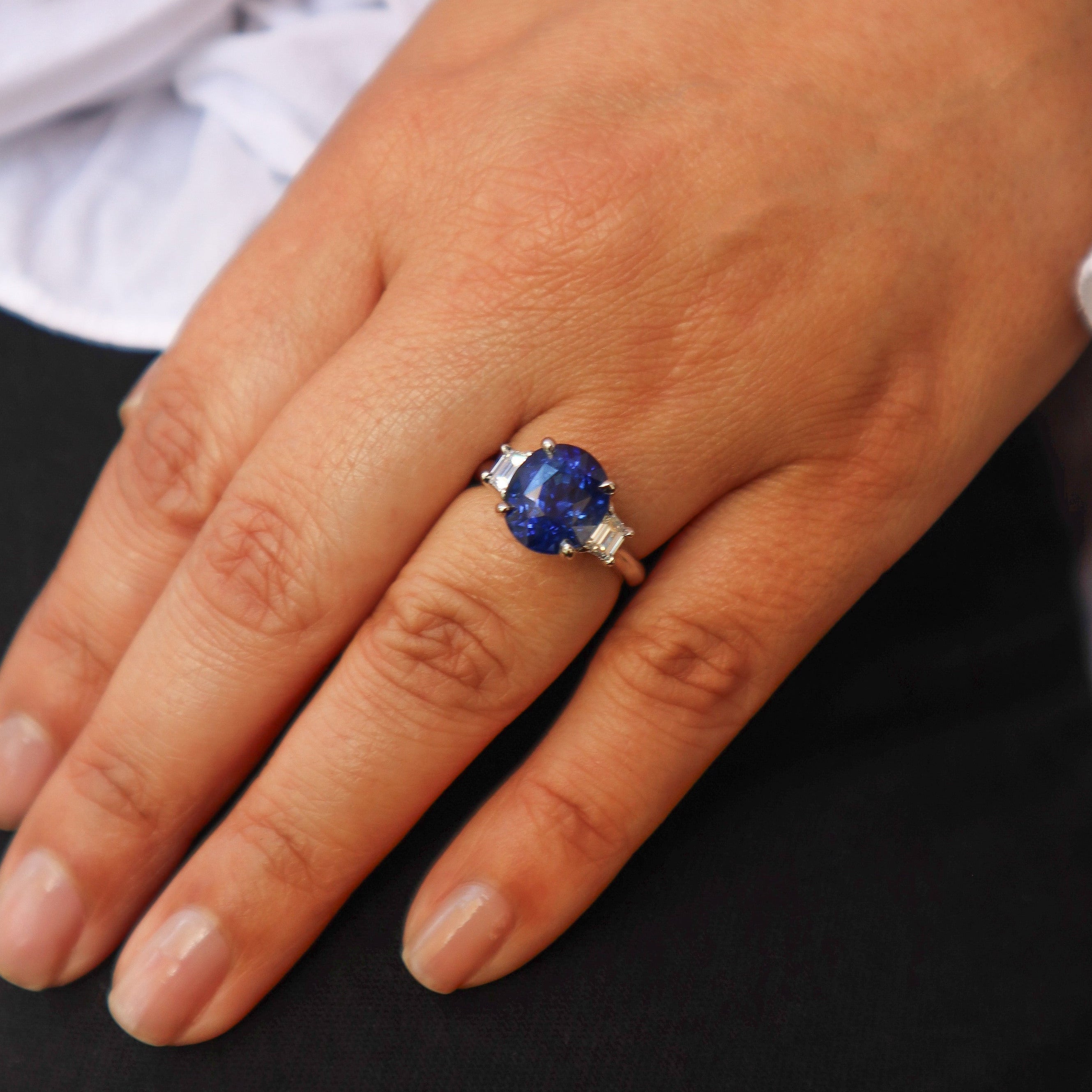 THREE STONE CEYLON SAPPHIRE & DIAMOND RING