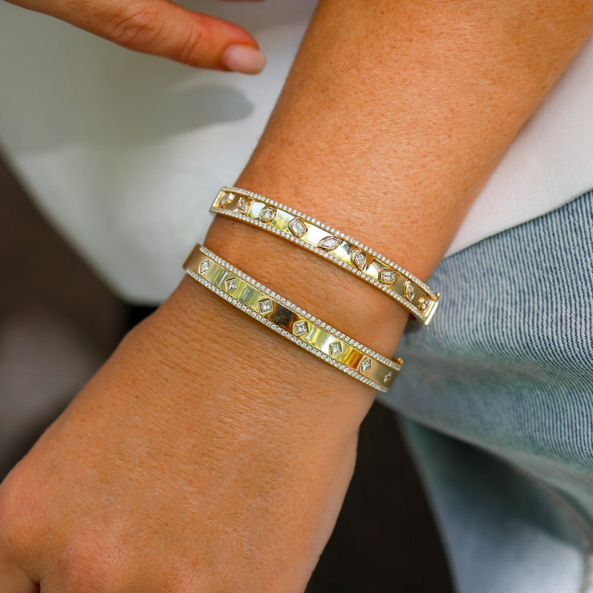 DANCING DIAMONDS BANGLE