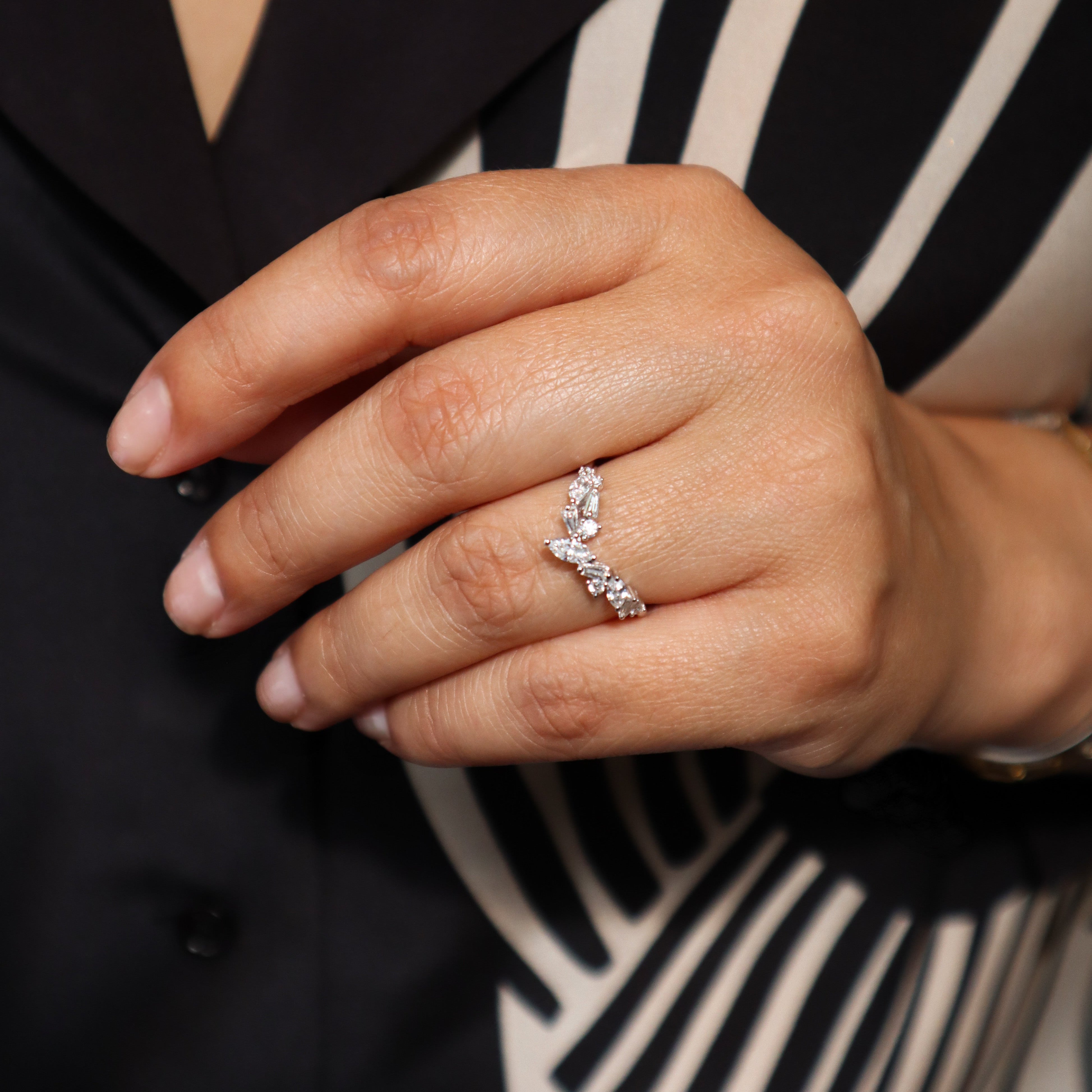 WHITE GOLD MULTI SHAPE PEAK RING