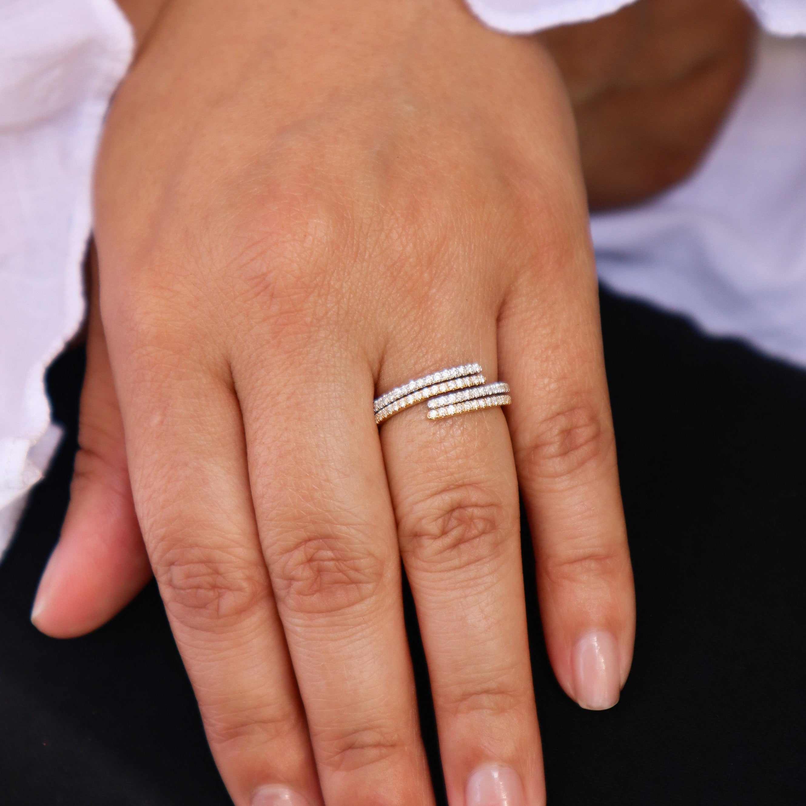 WHITE GOLD FINE WRAP RING