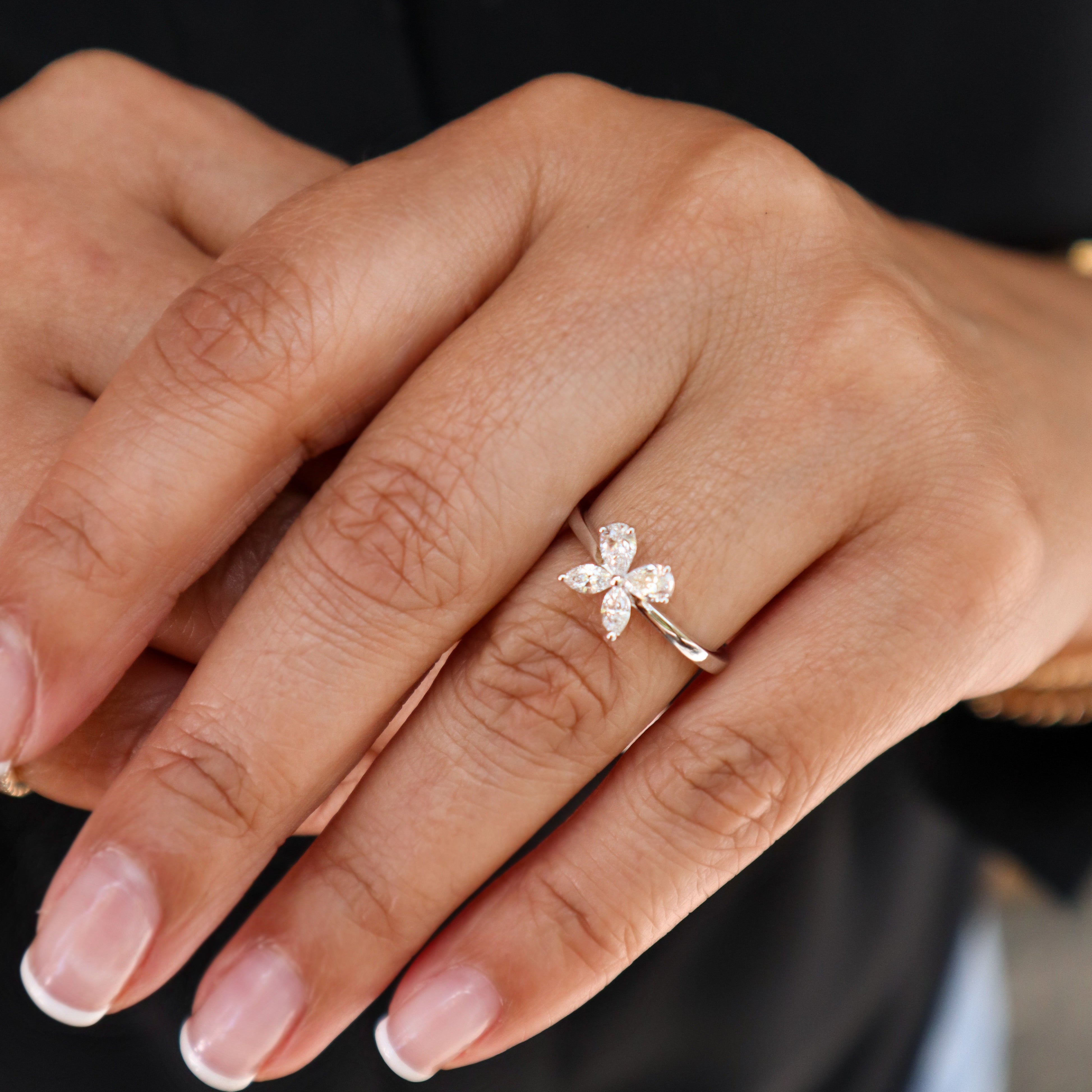 WHITE GOLD DIAMOND FLOWER RING