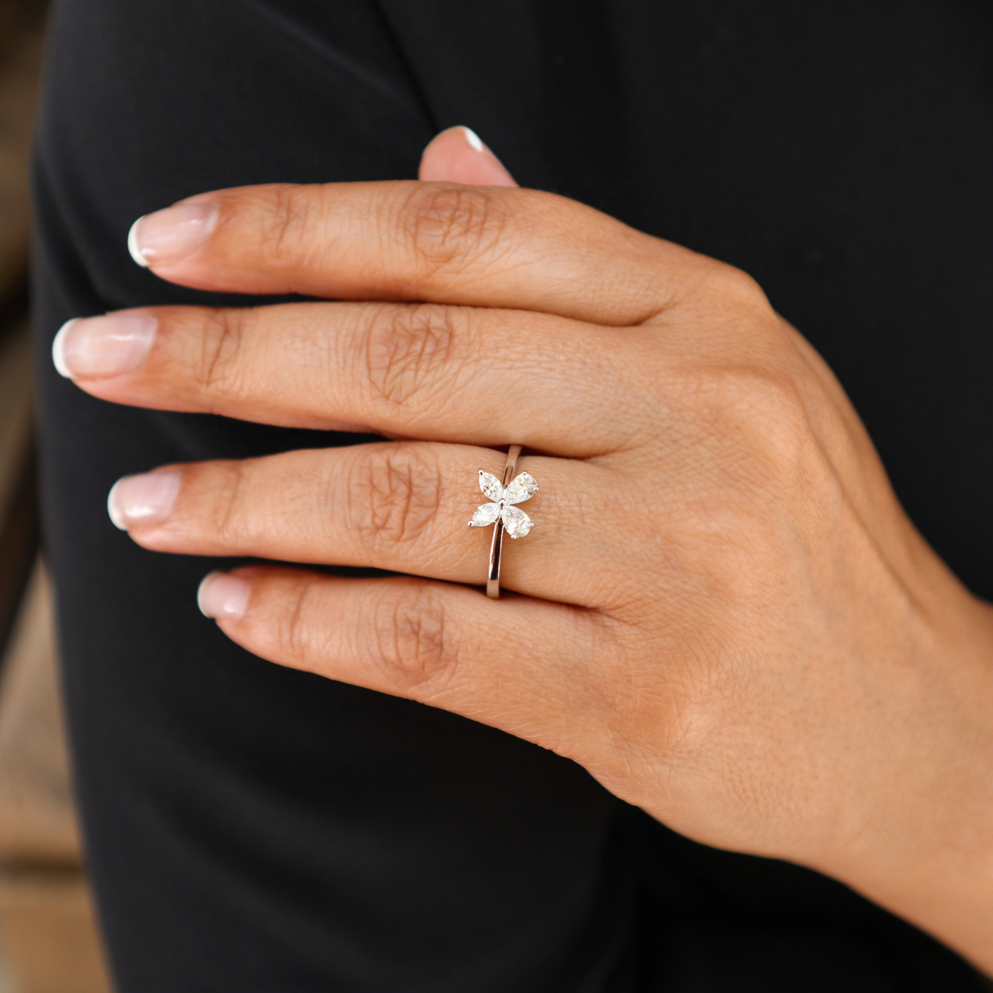 WHITE GOLD DIAMOND FLOWER RING