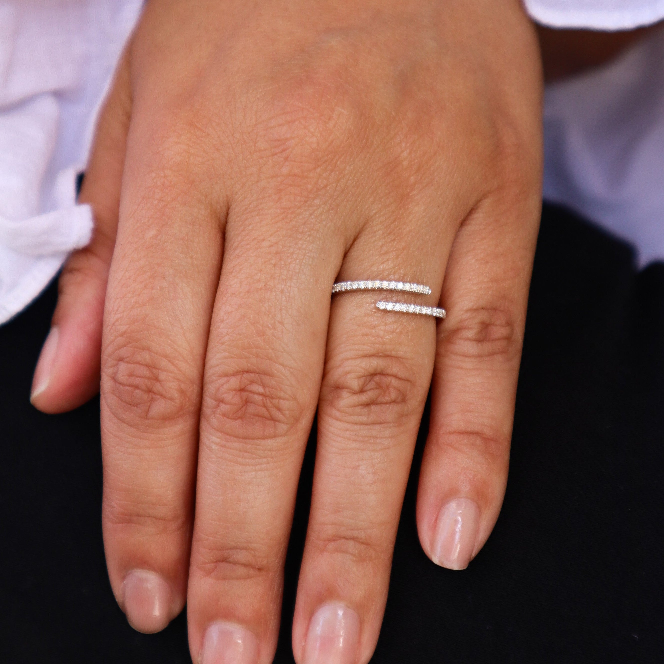 WHITE GOLD FINE WRAP RING