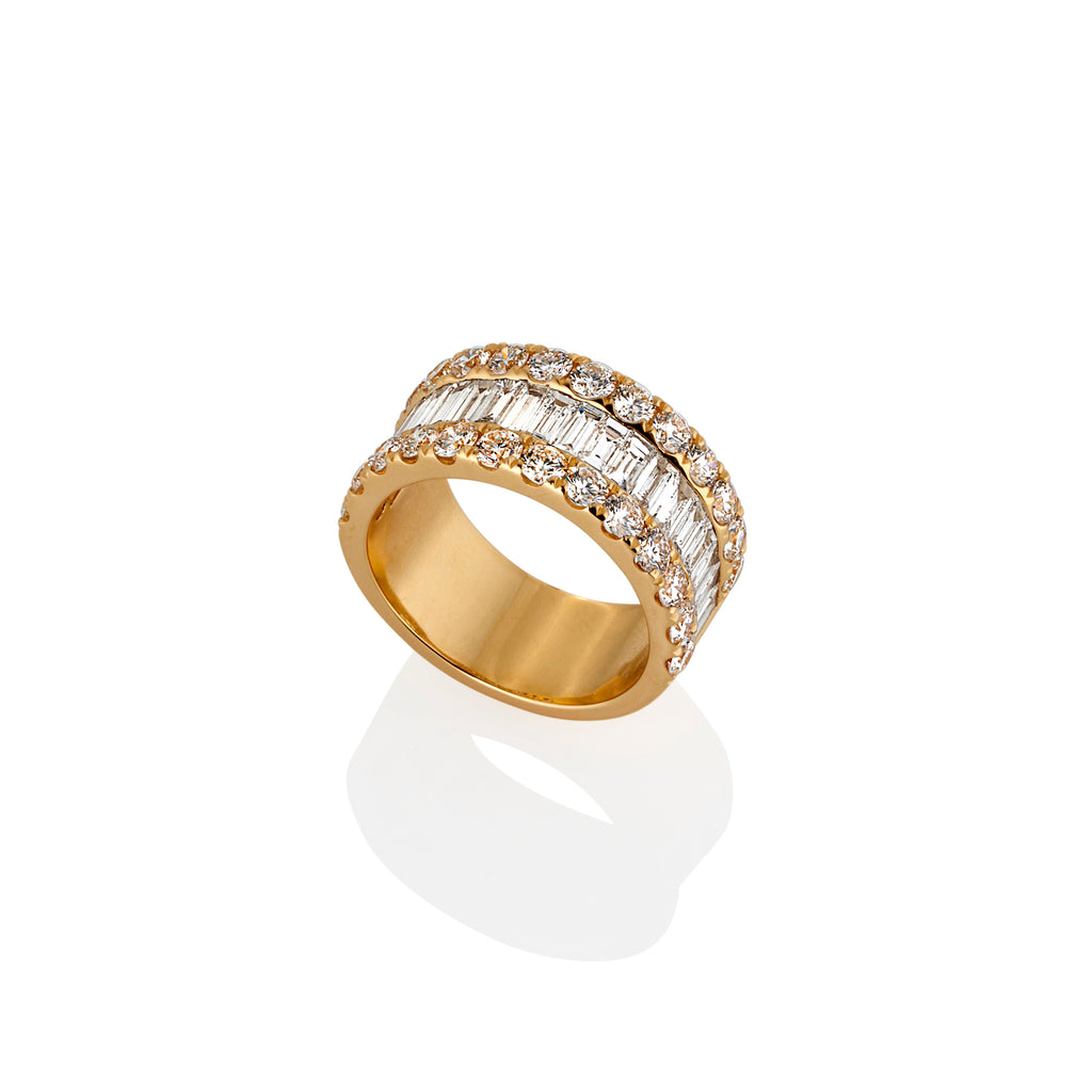 YELLOW GOLD BAGUETTE & ROUND DIAMOND RING
