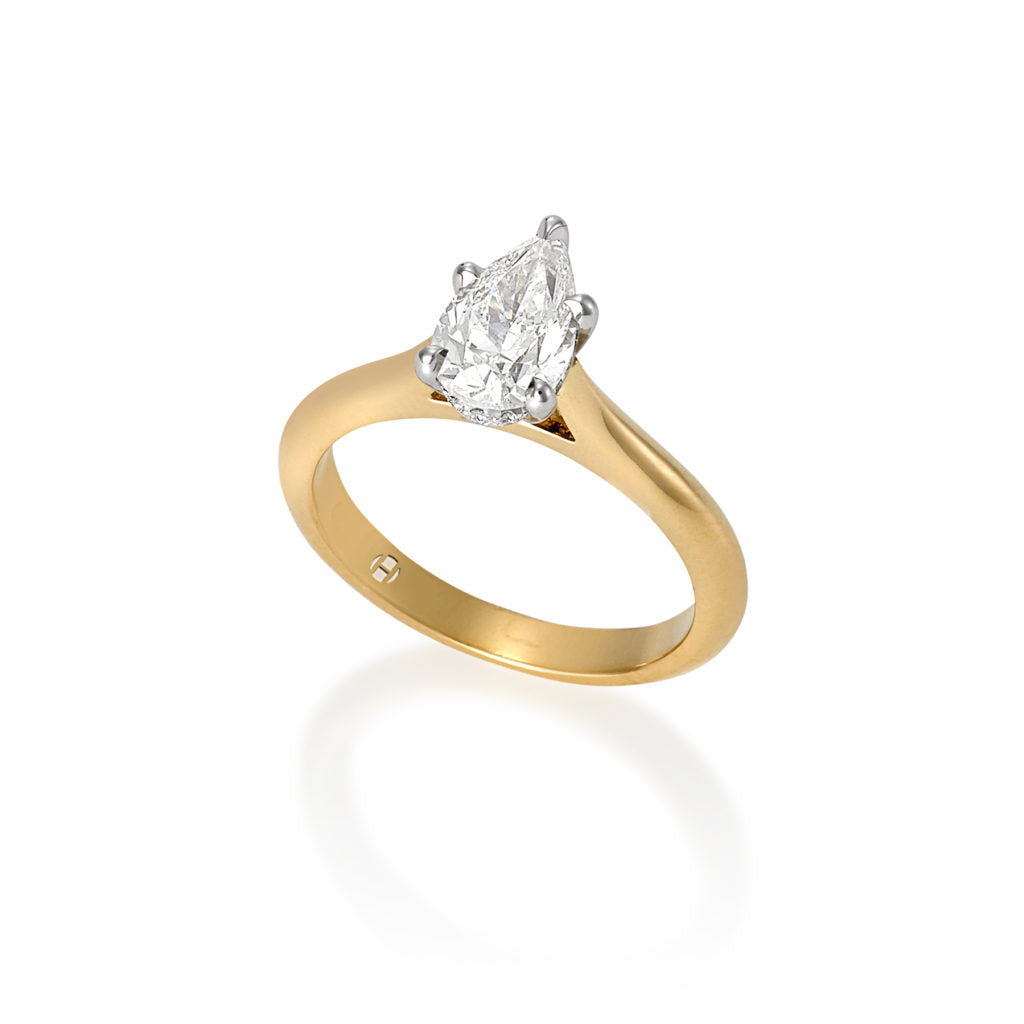 PEAR SHAPE SOLITAIRE DIAMOND ENGAGEMENT RING